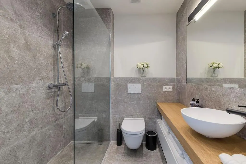 Designer Flat 2Br - Central Daire Anvers