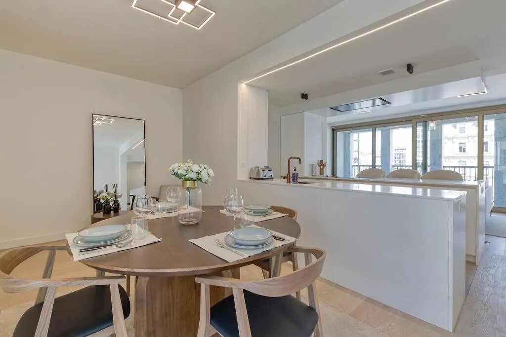 Designer Flat 2Br - Central Daire Anvers